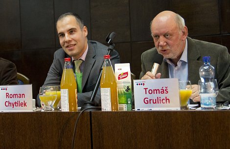 Odpůrci přímé volby prezidenta Roman Chytilek a Tomáš Grulich
<!-- by Texy2! --> (autor: Tomáš Repka)