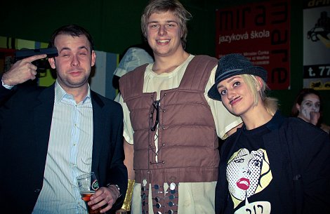 „Zavřete oči, střílím.“
<!-- by Texy2! --> (autor: Jana Harušťáková)
