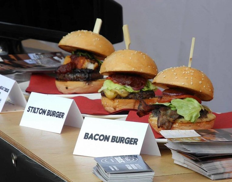Milovníky masa potěšil Burger Fest jako Brno Halas