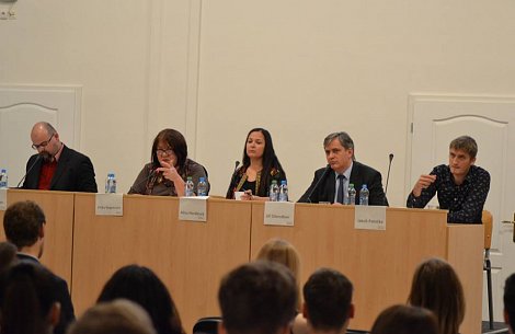 O tezi debatovali hosté (zleva) Petr Kolman, Eliška Wagnerová, Jiří
Diesntbier a Jakub Patočka (autor: Masarykovy debaty)
