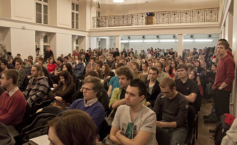 Aula byla přeplněna
<!-- by Texy2! --> (autor: Tomáš Repka)